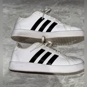 Youth adidas size 3 1/2